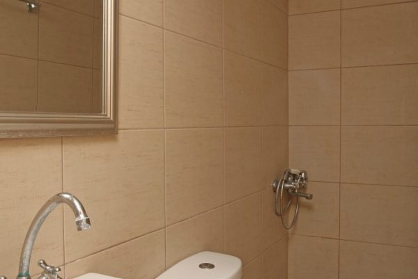 Standard Twin/Double Studio bathroom