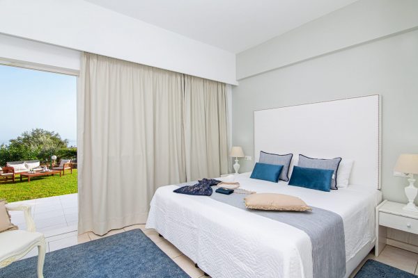Luxury One Bedroom Apartments with Sea View Bedroom
