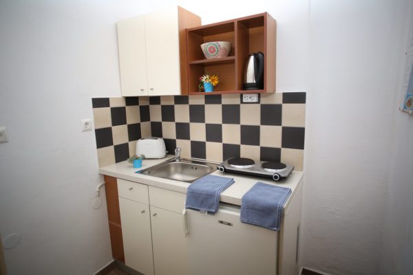Superior One Bedroom Twin Apartment Kitchenette