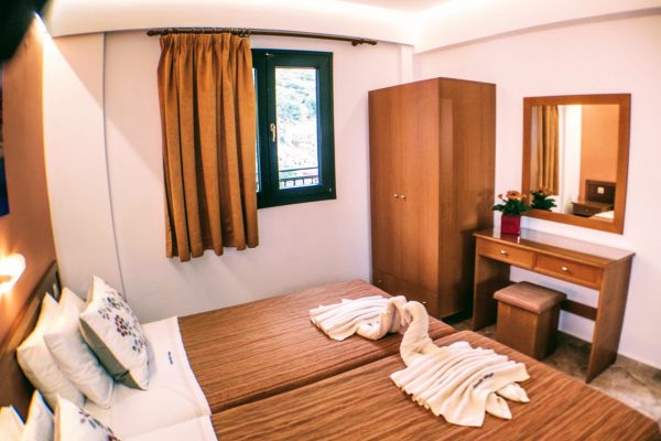 Split Level Quintuple Suite with Sea View second bedroom